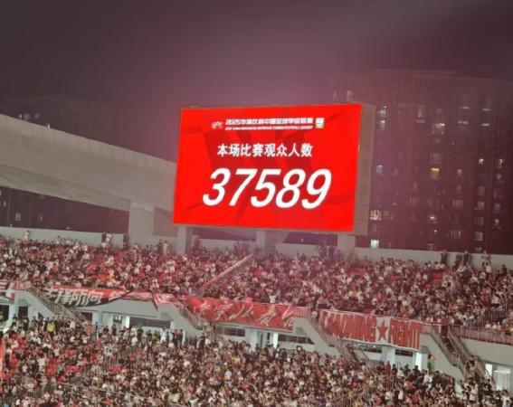 巴黎回归首秀大放异彩，羽毛球队主场球迷高呼名字